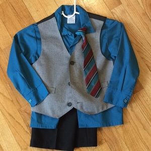 Perry Ellis size 6 boys suit👔